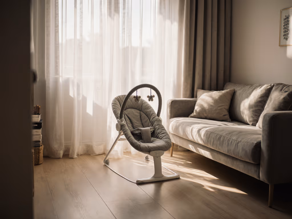 quiet_baby_bouncer_in_small_living_room